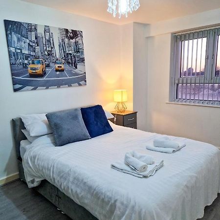 Spacious Apartment For Holiday And Contractor Groups In Salford - Private Parking - By Nmb Serviced Accommodation Manchester Exterior foto