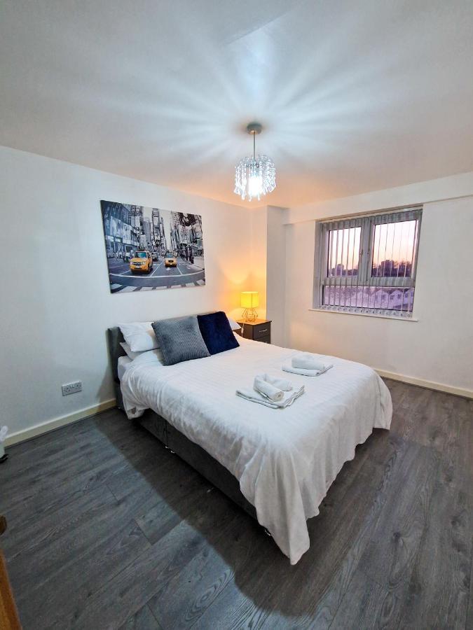 Spacious Apartment For Holiday And Contractor Groups In Salford - Private Parking - By Nmb Serviced Accommodation Manchester Exterior foto
