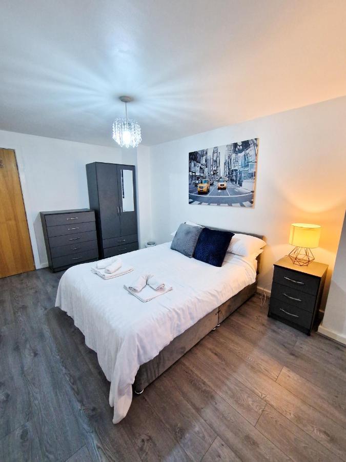 Spacious Apartment For Holiday And Contractor Groups In Salford - Private Parking - By Nmb Serviced Accommodation Manchester Exterior foto
